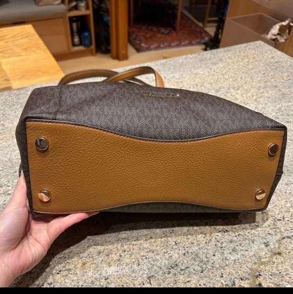 🎁 New Michael Kors FultonSignature Leather Tan/ Cream 🥰 EXCELLENT GIFT - Picture 3 of 16